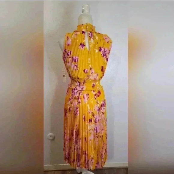 EUC NANETTE LEPORE Dress
Size: 4 - Picture 3 of 4